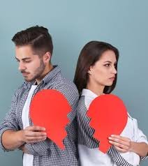 Pourquoi mon ex me regarde discrètement, grand marabout France